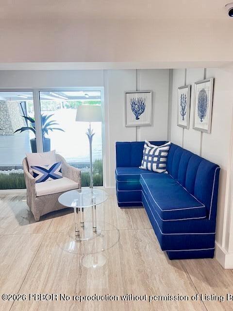 CARLYLE HOUSE CONDO - Residential