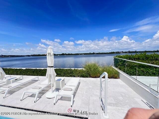 CARLYLE HOUSE CONDO - Residential