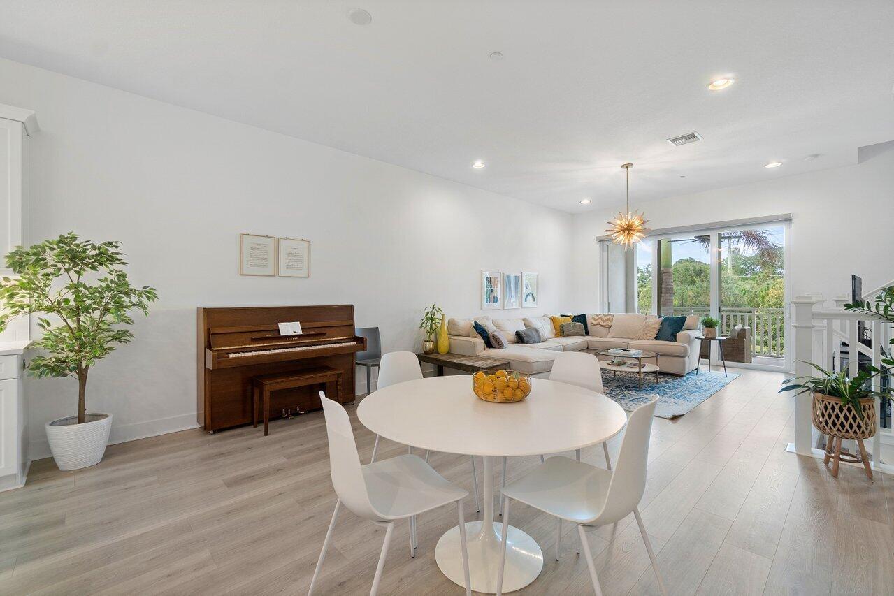 ALTON - Residential Lease