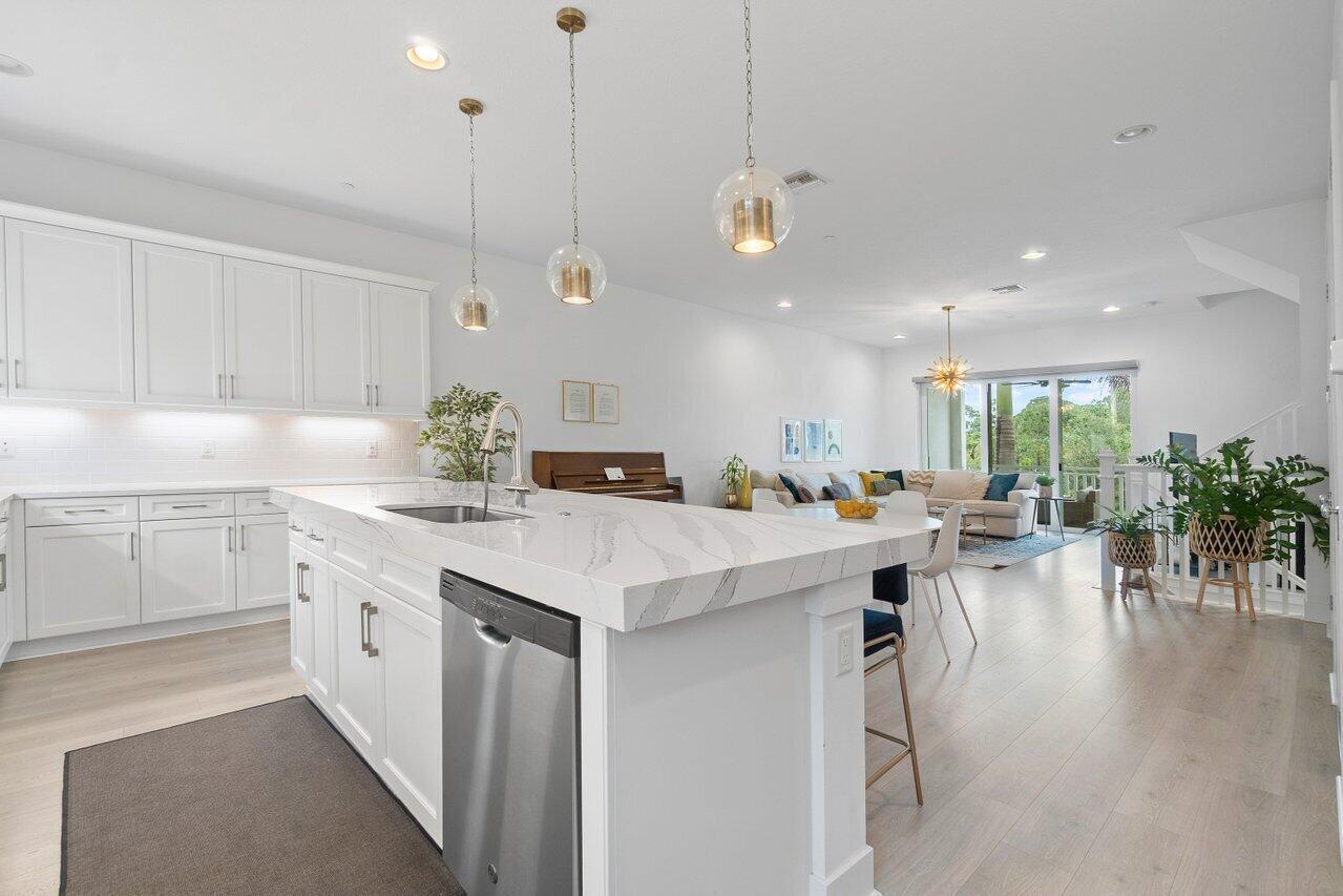 ALTON - Residential Lease