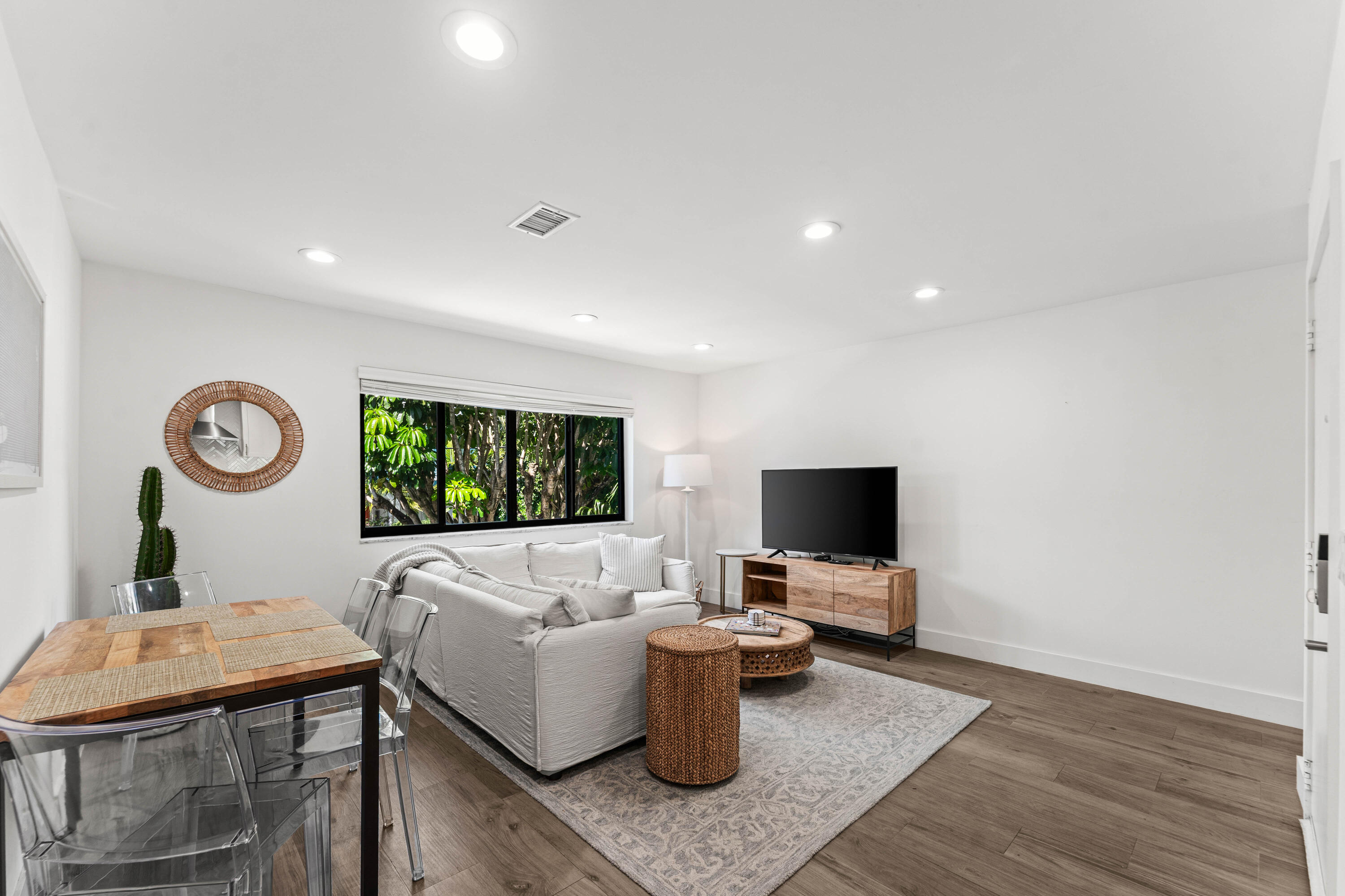 WINDEMERE HOUSE CONDO - Residential