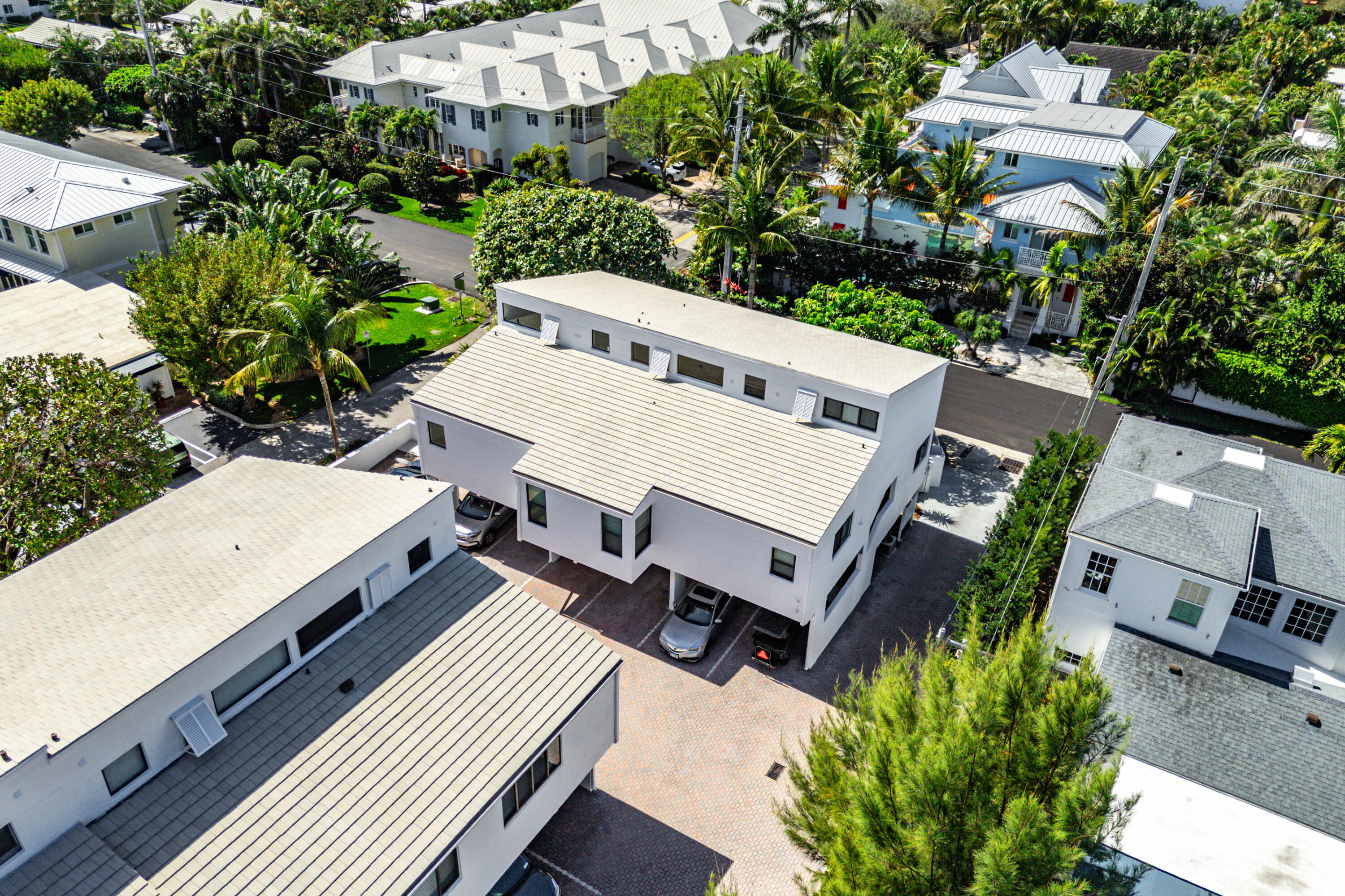 WINDEMERE HOUSE CONDO - Residential