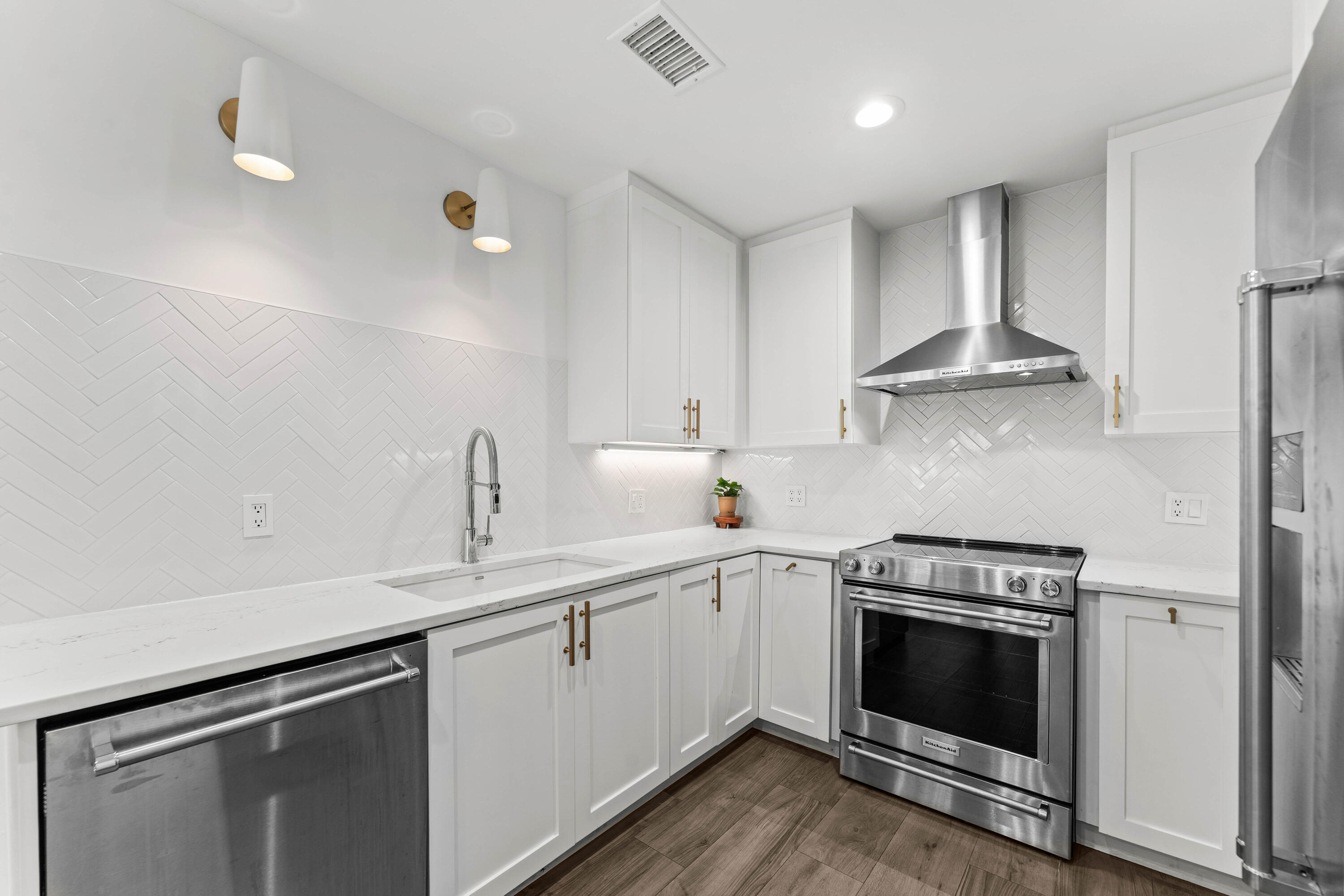 WINDEMERE HOUSE CONDO - Residential