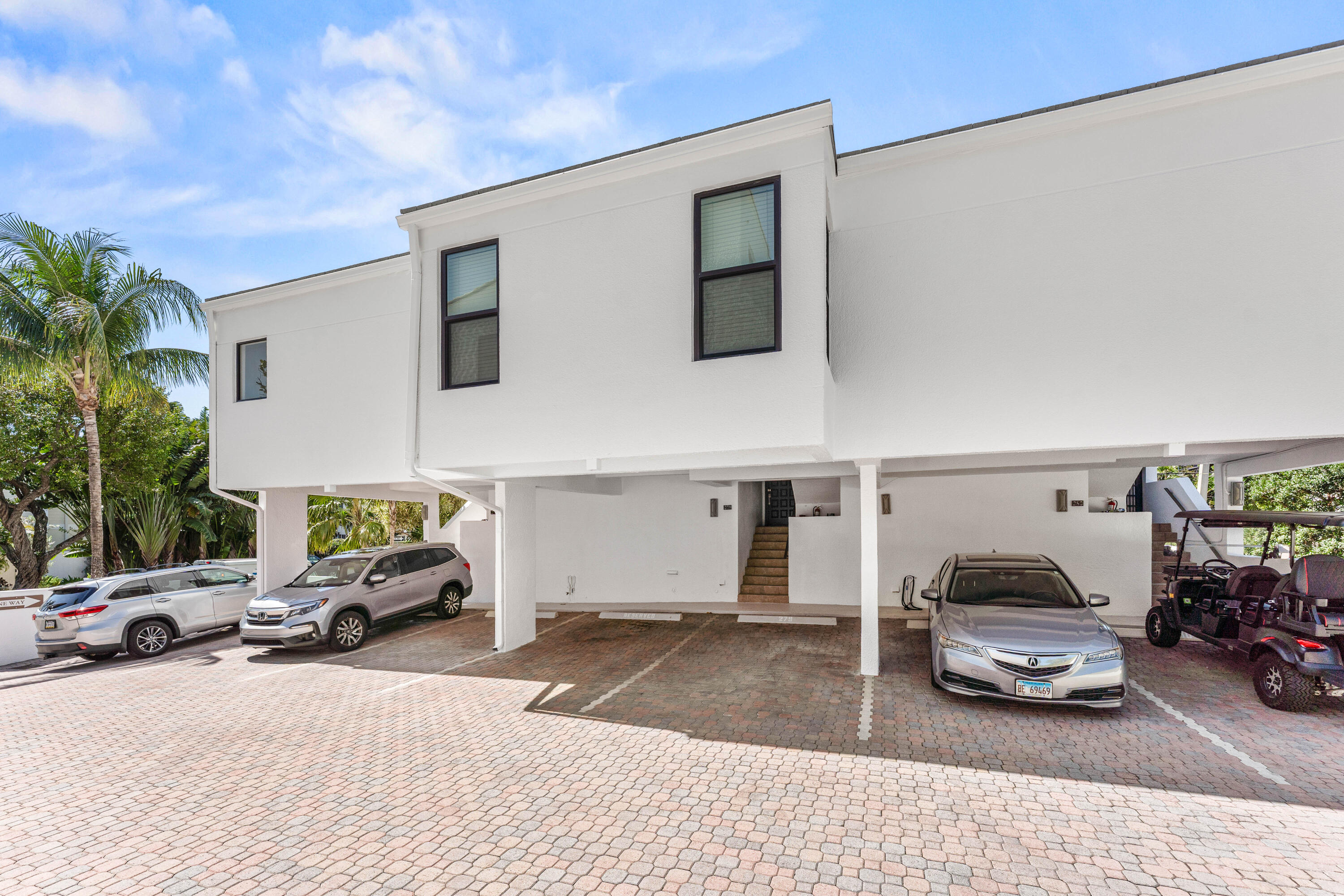 WINDEMERE HOUSE CONDO - Residential