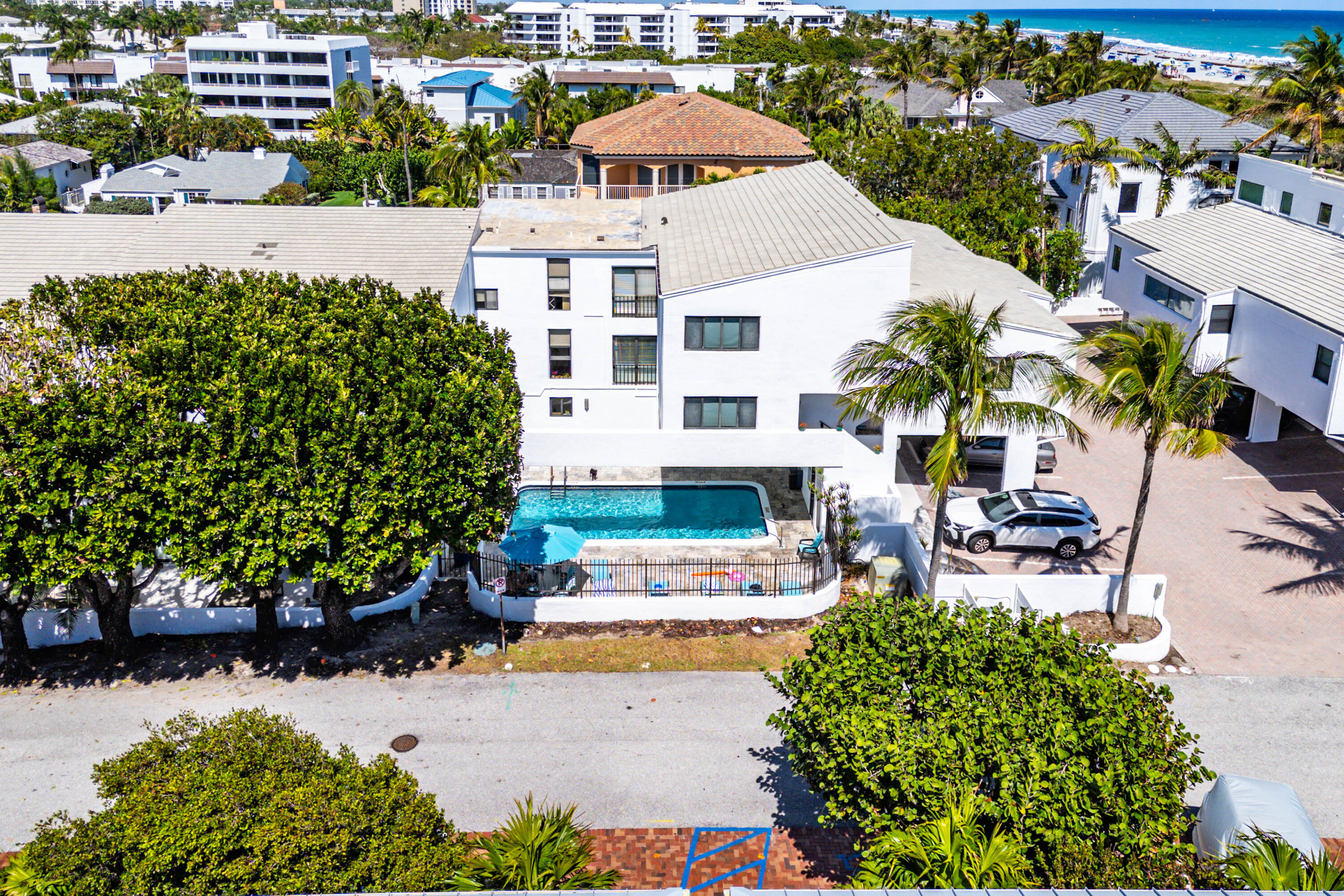 WINDEMERE HOUSE CONDO - Residential