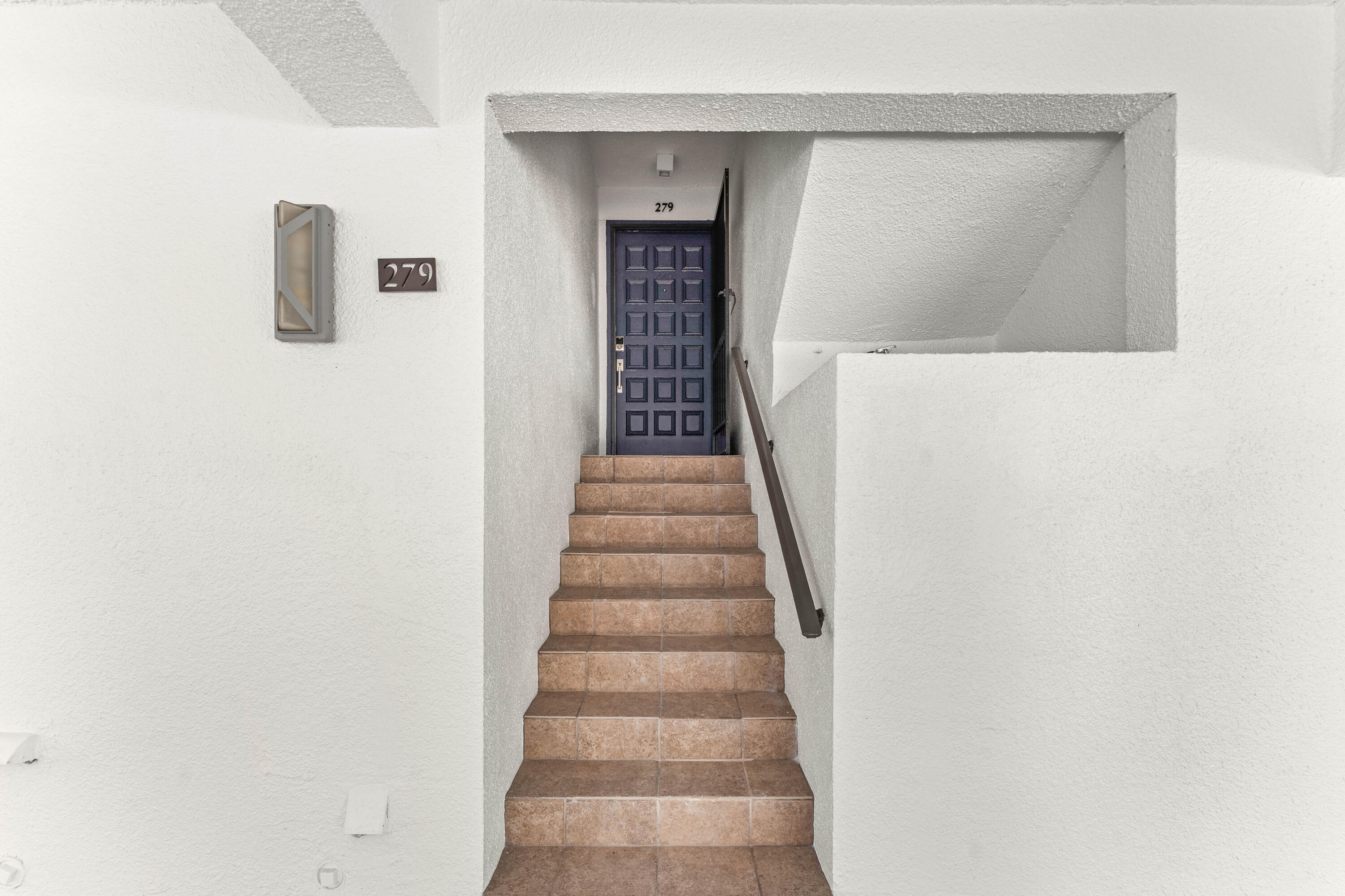 WINDEMERE HOUSE CONDO - Residential
