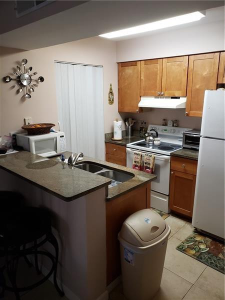 ROYAL POINCIANA CONDO - Residential Lease