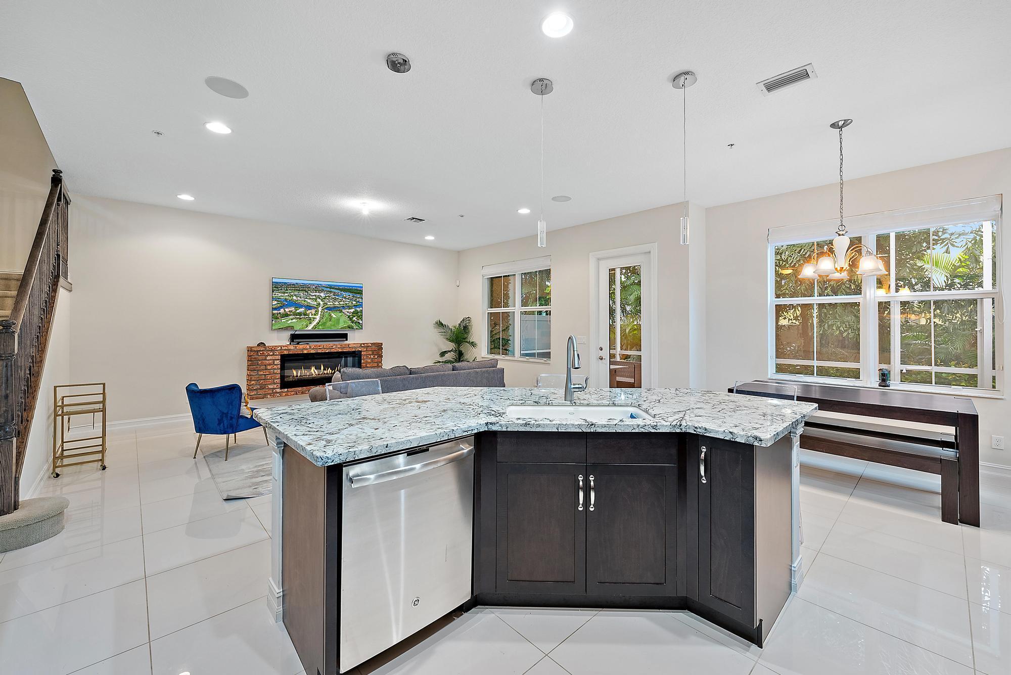 JUNO LANDING - Residential Lease