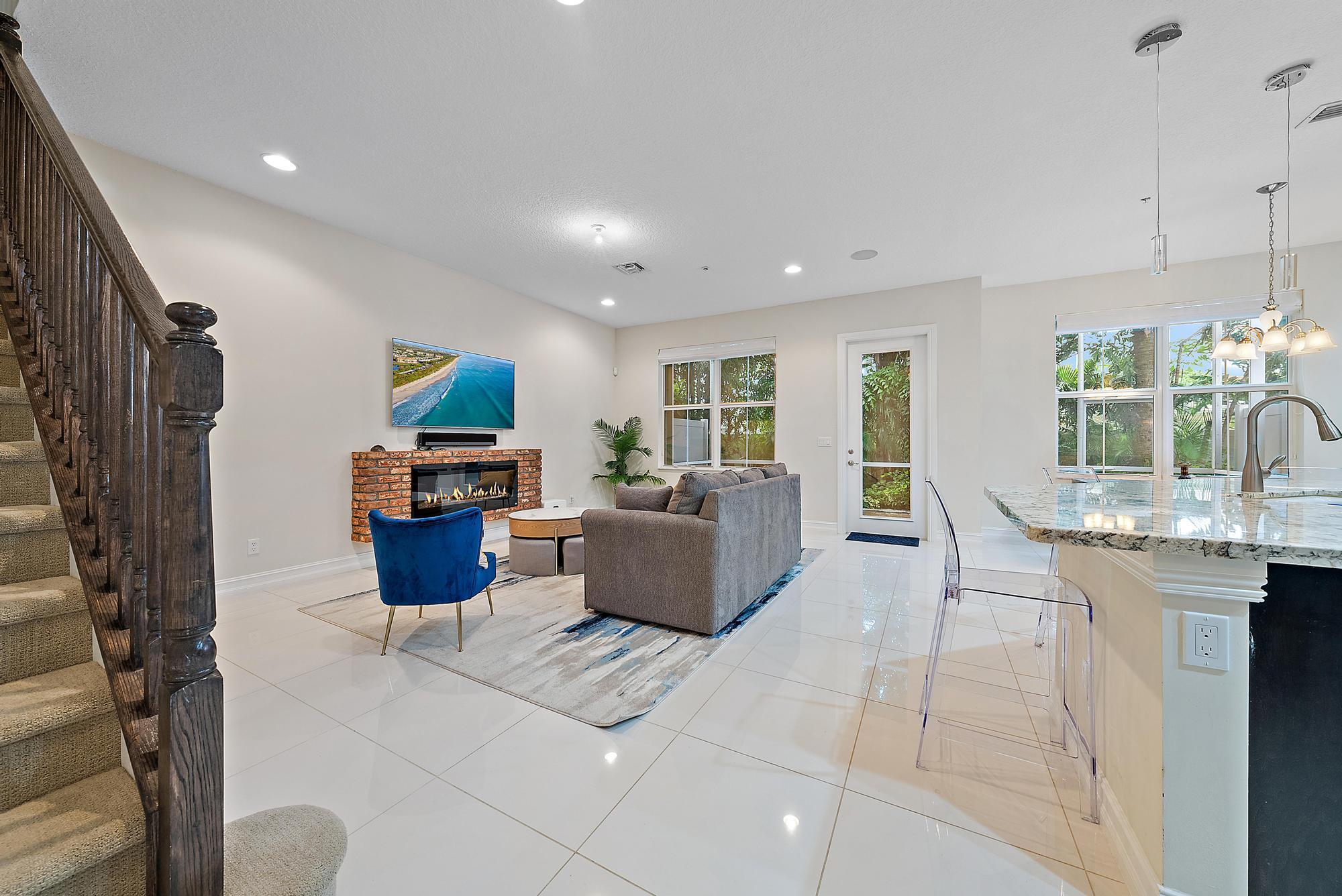 JUNO LANDING - Residential Lease