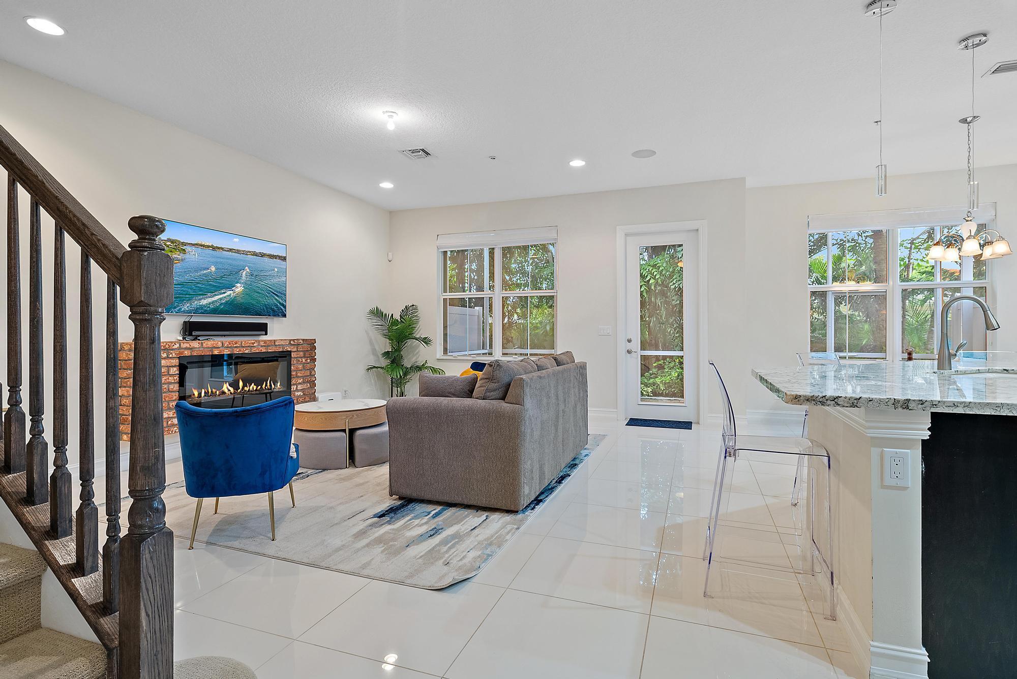 JUNO LANDING - Residential Lease