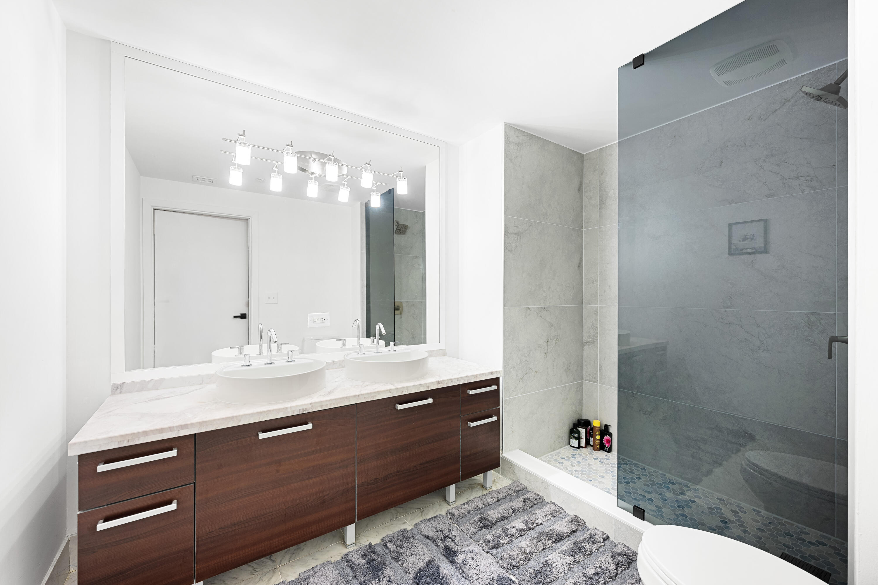 VIZCAYNE NORTH CONDO - Residential Lease