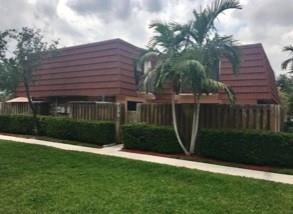 Beautiful 2 Bedroom 2 and 1/2 Bath 2 Story Townhouse. First Floor entry has am enclosed Patio as you enter. Nice floors in Large Family/Living room Combo.Dining area separate from living area