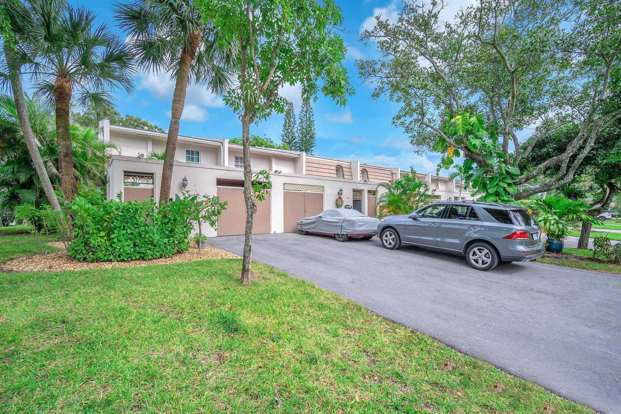 NO 1 PALM-AIRE COUNTRY CLUB - Residential