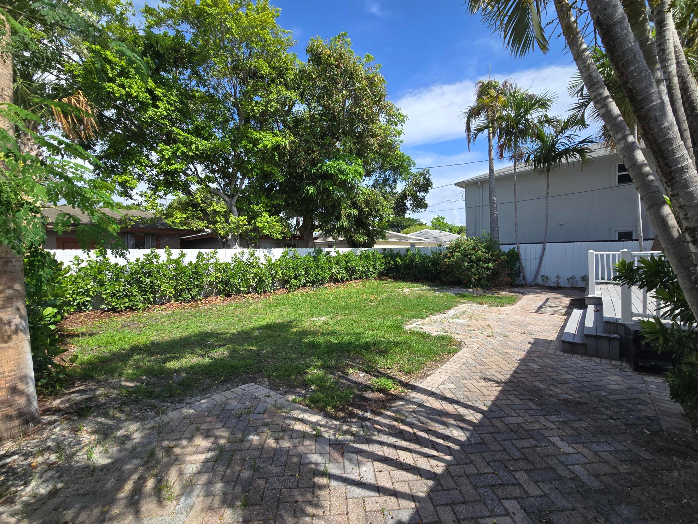 ESTATES OF SOUTH PALM BEACH - Residential Lease