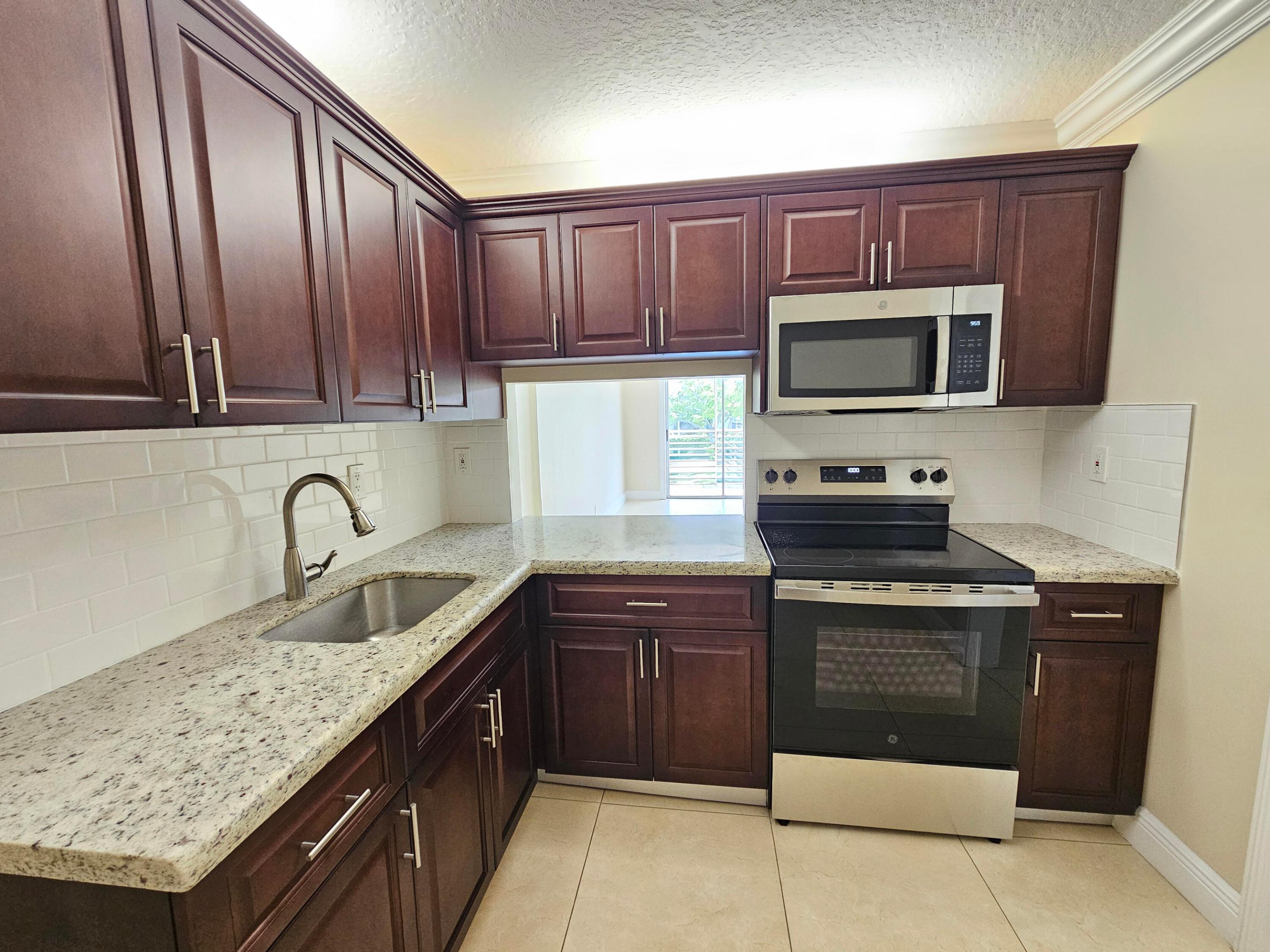 LAKE CLARKE GARDENS - Residential