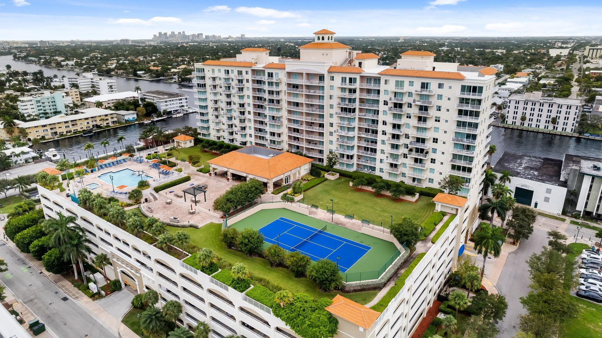 TIDES AT BRIDGESIDE SQUARE - Residential
