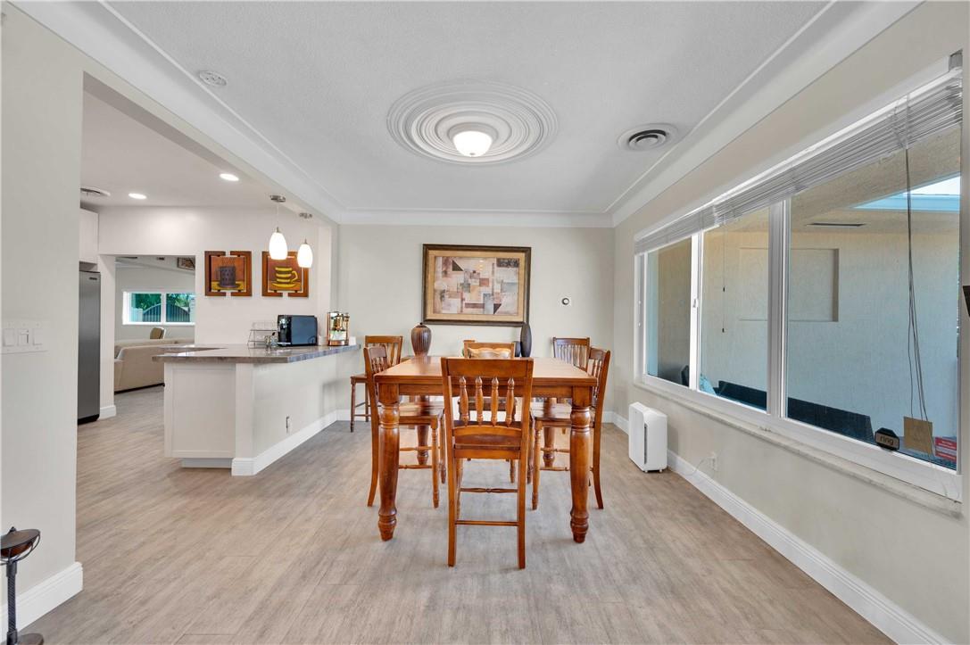 HOLLYWOOD HILLS - Residential