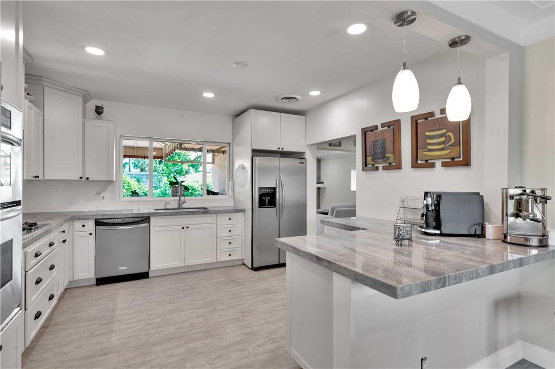 HOLLYWOOD HILLS - Residential