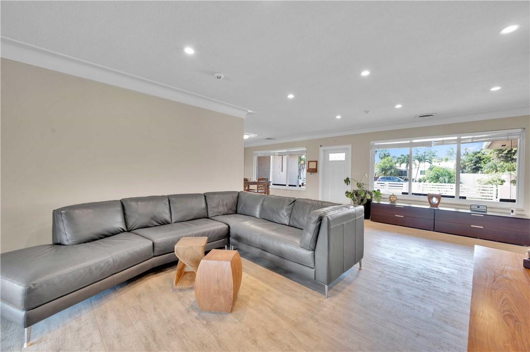 HOLLYWOOD HILLS - Residential