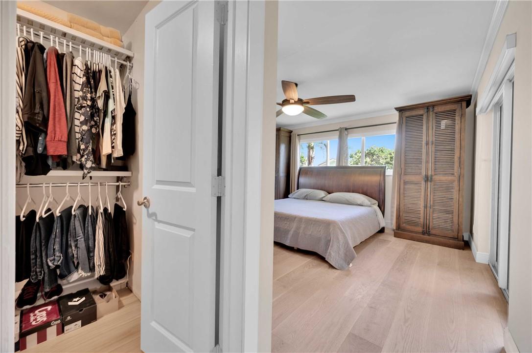 HOLLYWOOD HILLS - Residential
