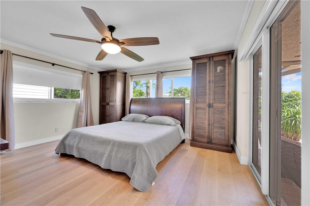 HOLLYWOOD HILLS - Residential