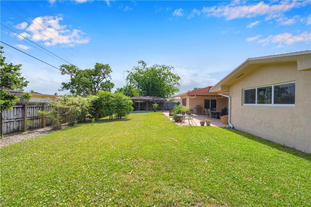 HOLLYWOOD HILLS - Residential