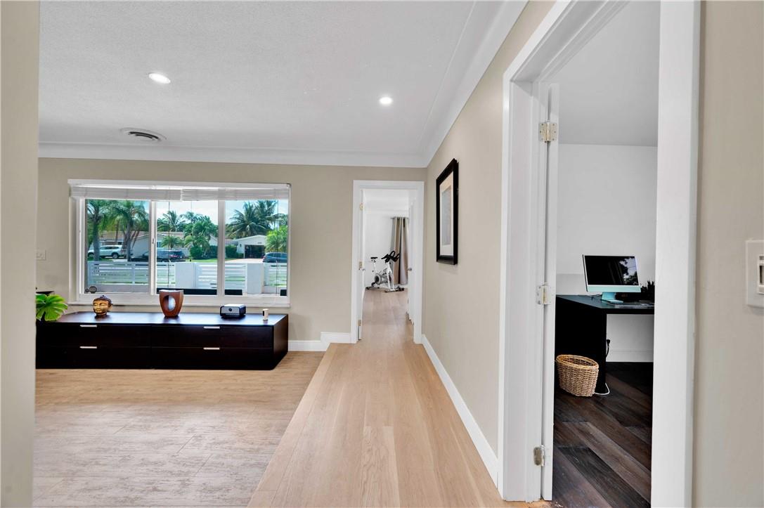 HOLLYWOOD HILLS - Residential