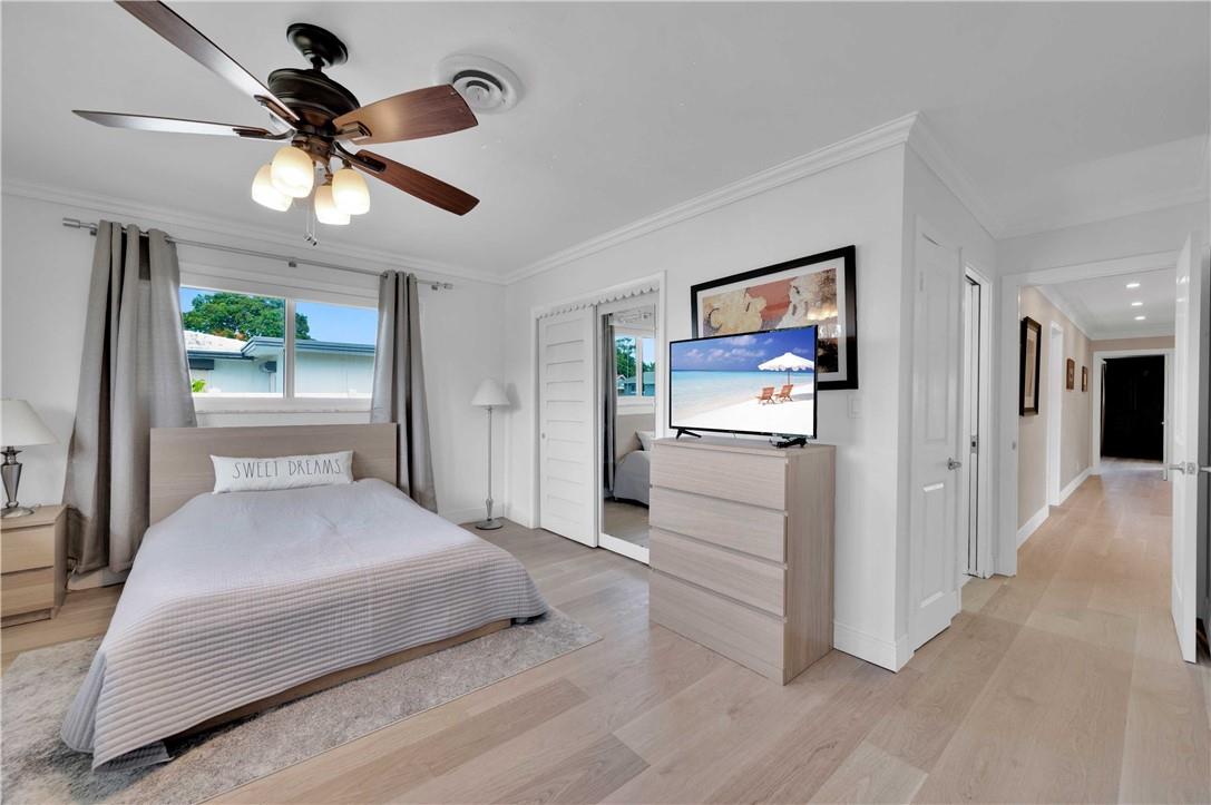 HOLLYWOOD HILLS - Residential