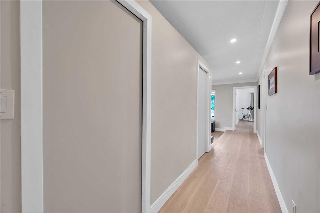 HOLLYWOOD HILLS - Residential