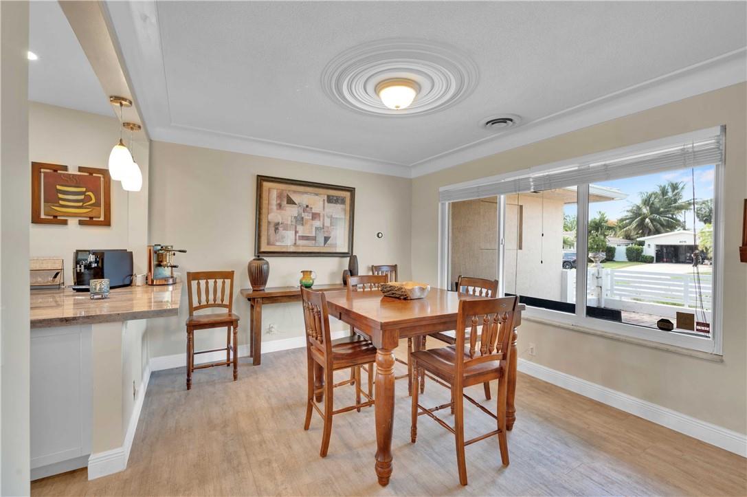 HOLLYWOOD HILLS - Residential