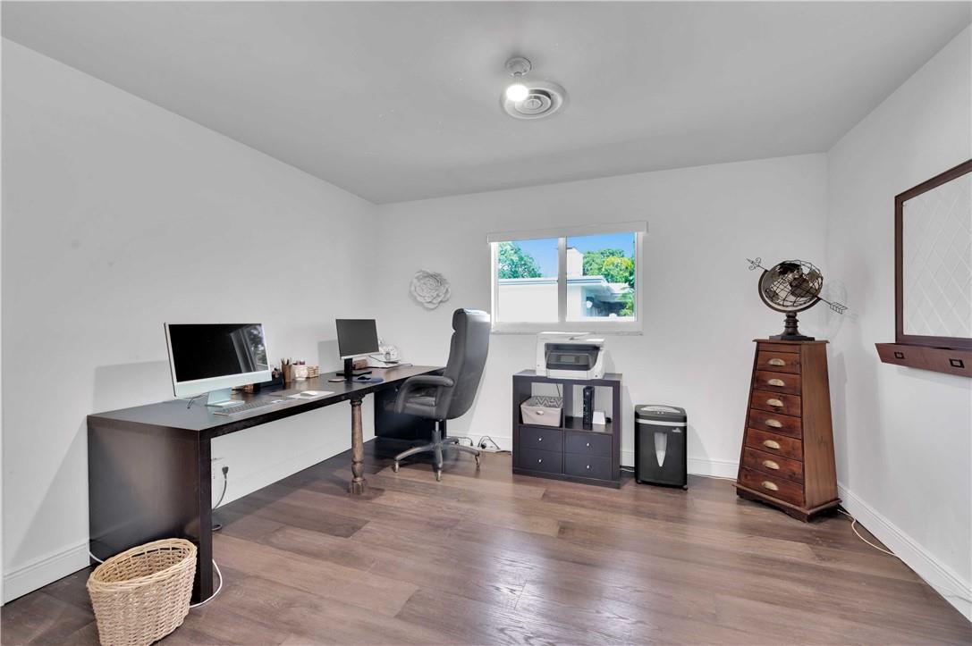 HOLLYWOOD HILLS - Residential
