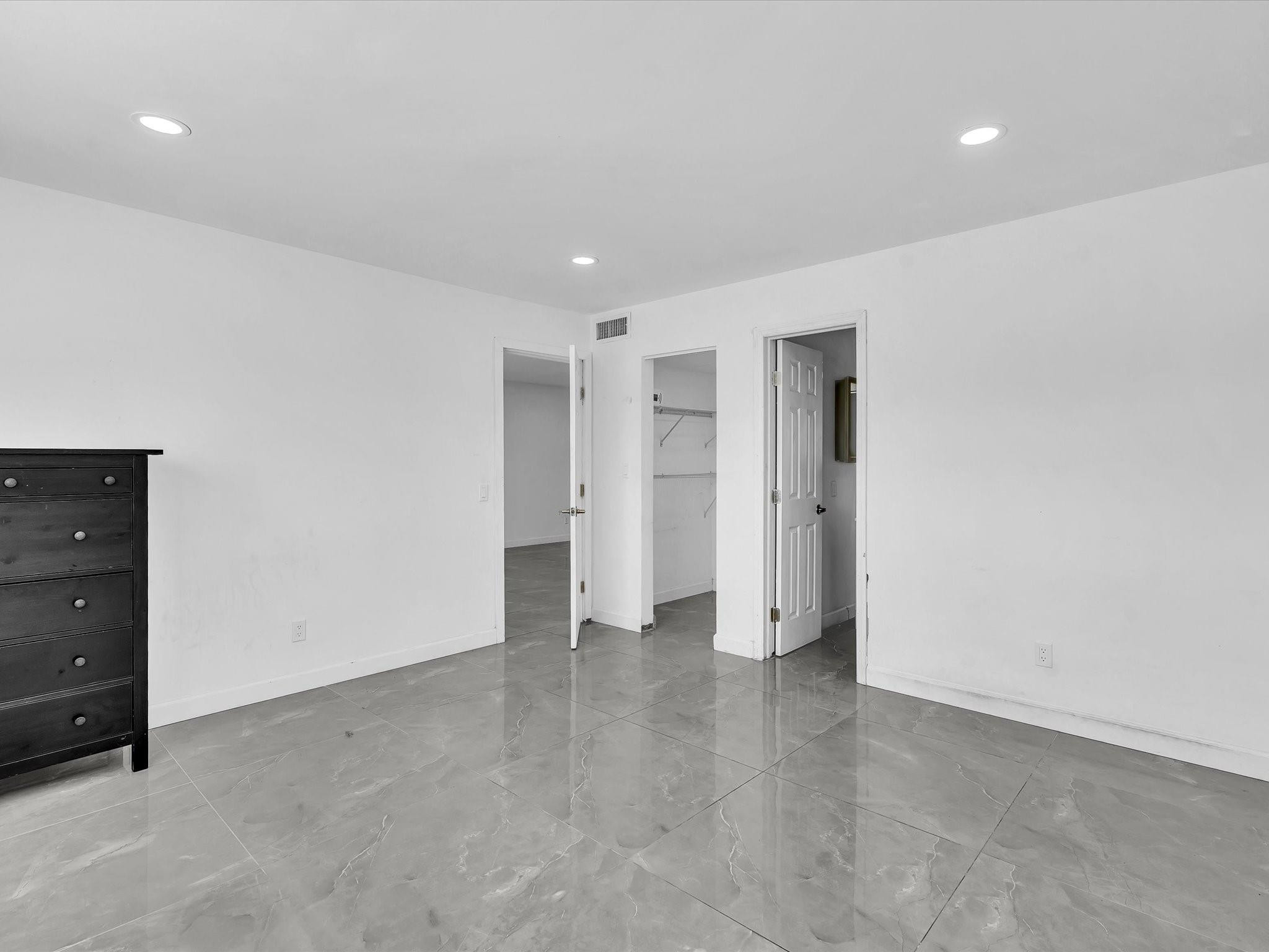 ARROWHEAD CONDO NO II - Residential Lease