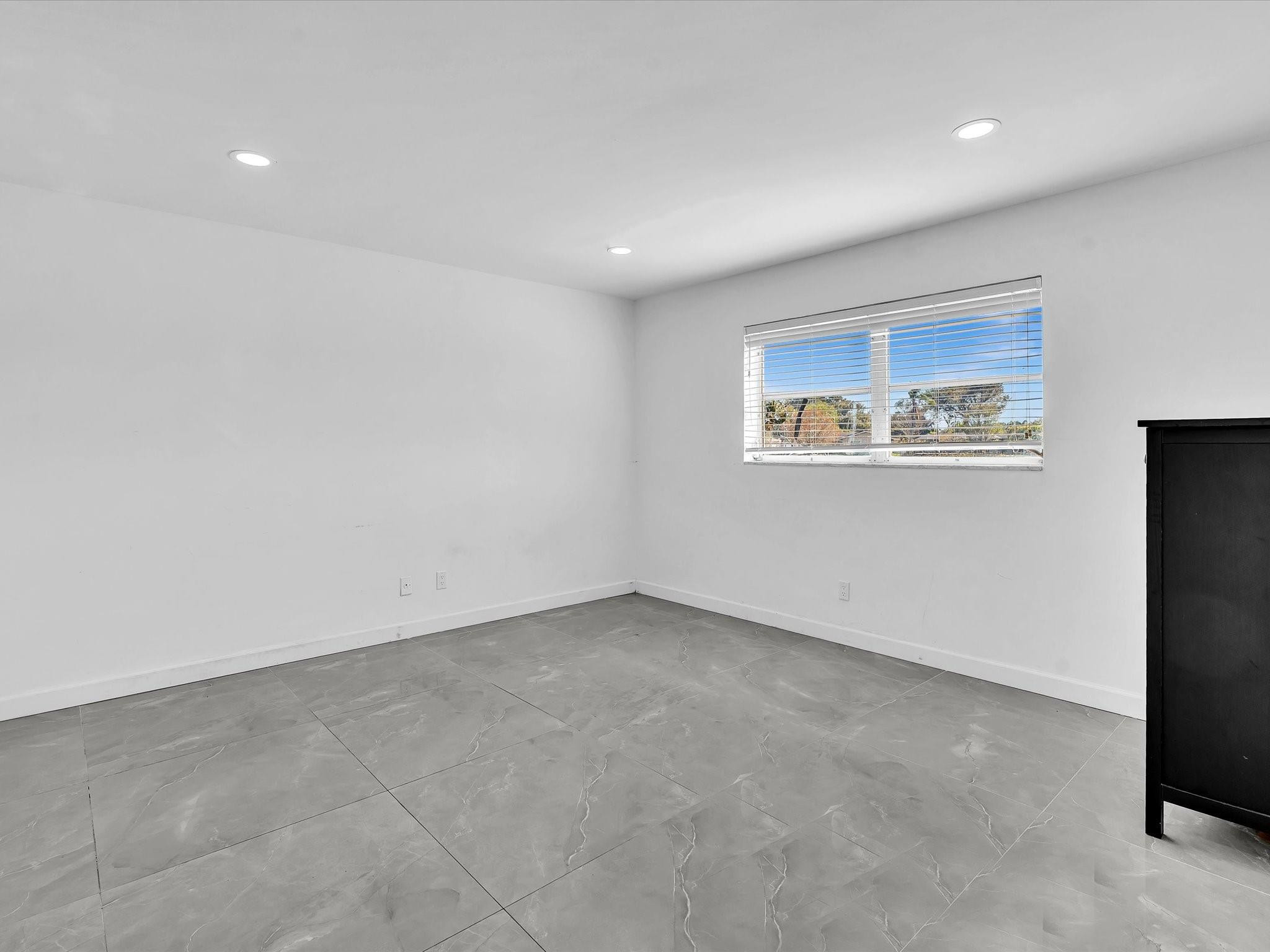 ARROWHEAD CONDO NO II - Residential Lease