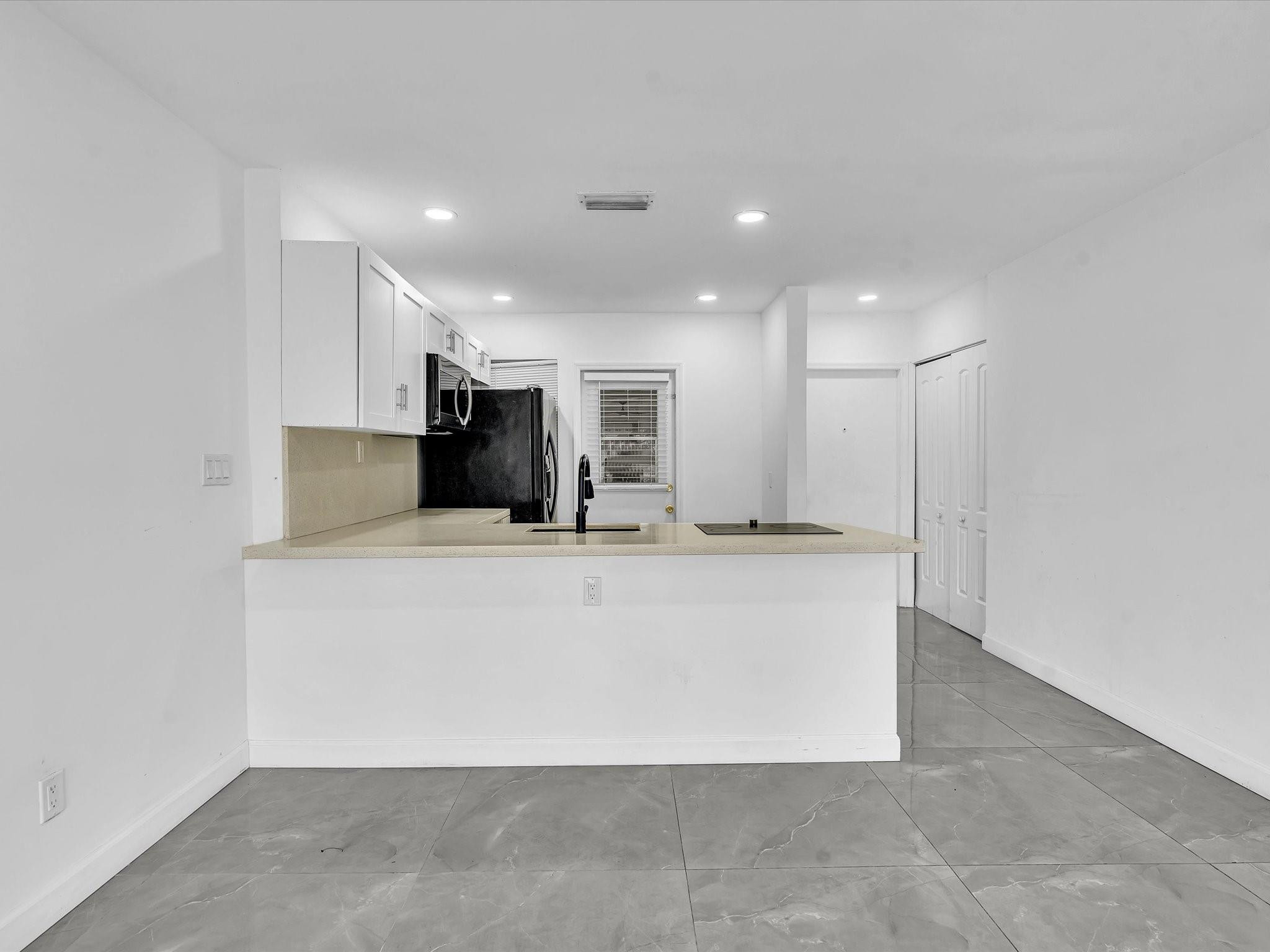 ARROWHEAD CONDO NO II - Residential Lease