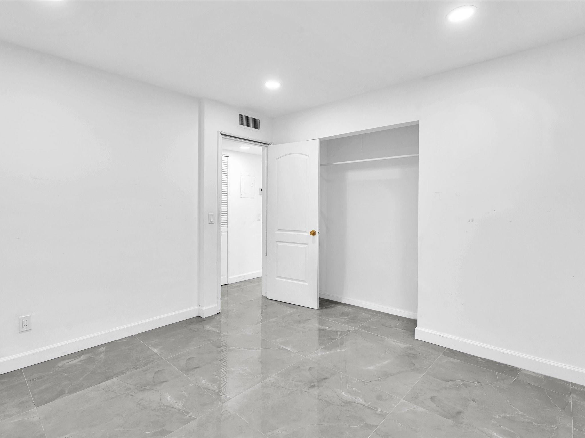 ARROWHEAD CONDO NO II - Residential Lease