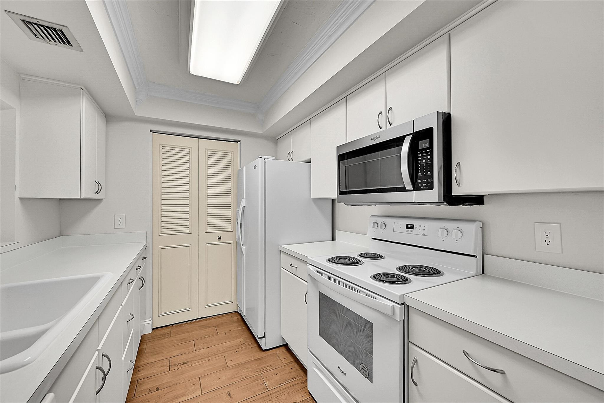 FRENCH QUARTER CONDOMINIUM - Residential Lease