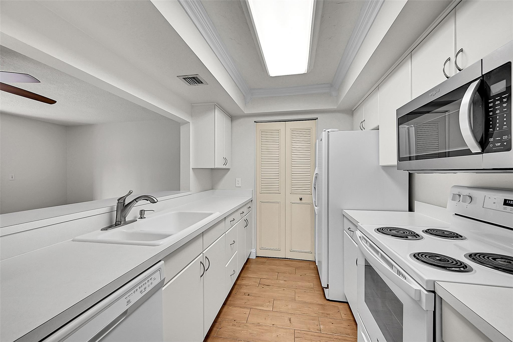 FRENCH QUARTER CONDOMINIUM - Residential Lease
