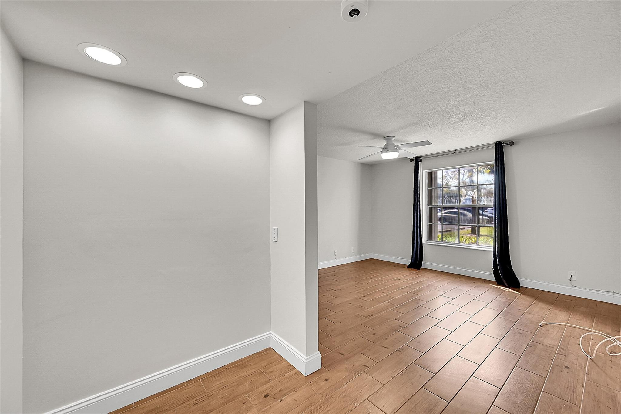 FRENCH QUARTER CONDOMINIUM - Residential Lease