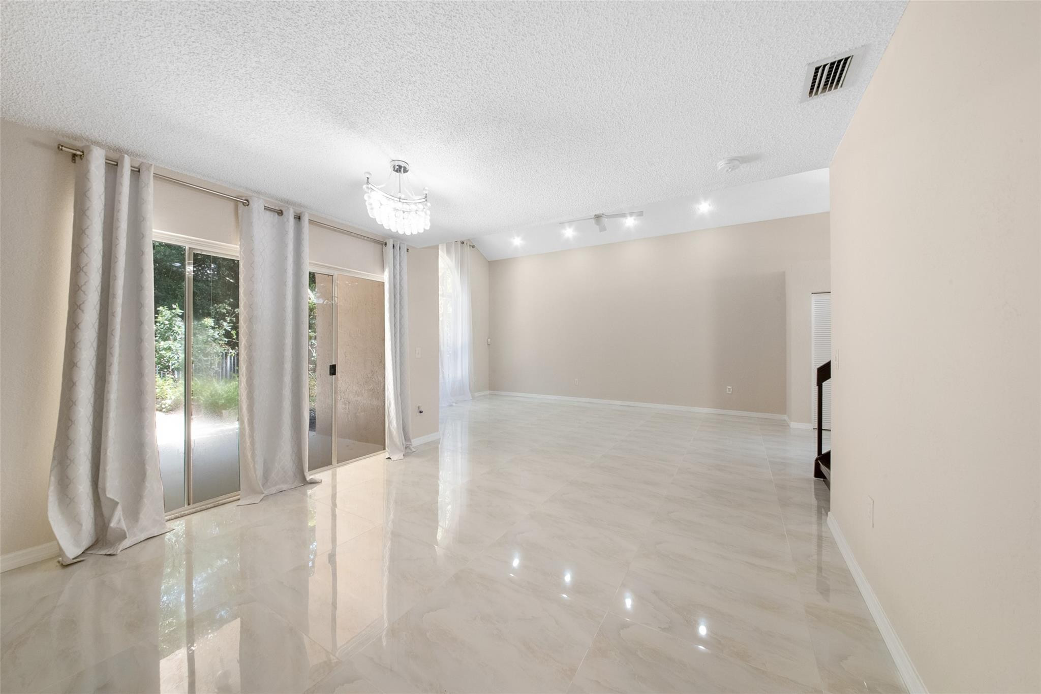 Whittier Oaks at Terramar - Residential