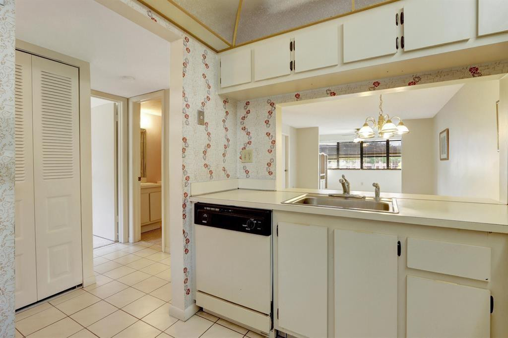 SUNRISE LAKES 182 CONDO - Residential
