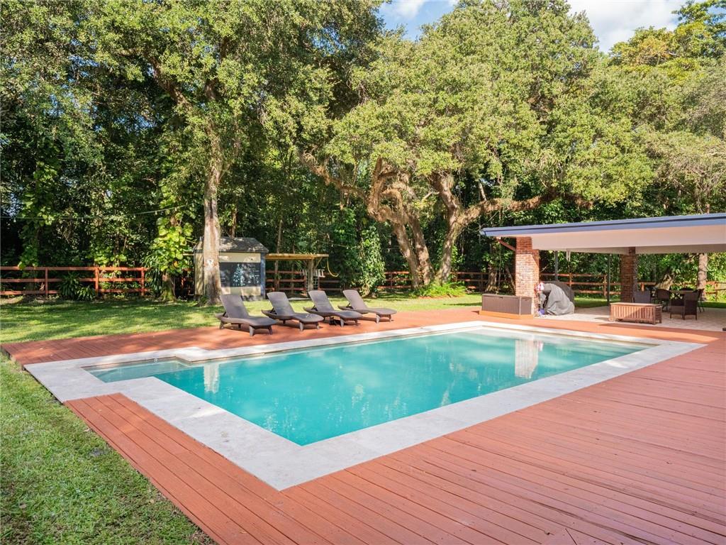 THE RIDGE AT LAUREL OAKS - Residential