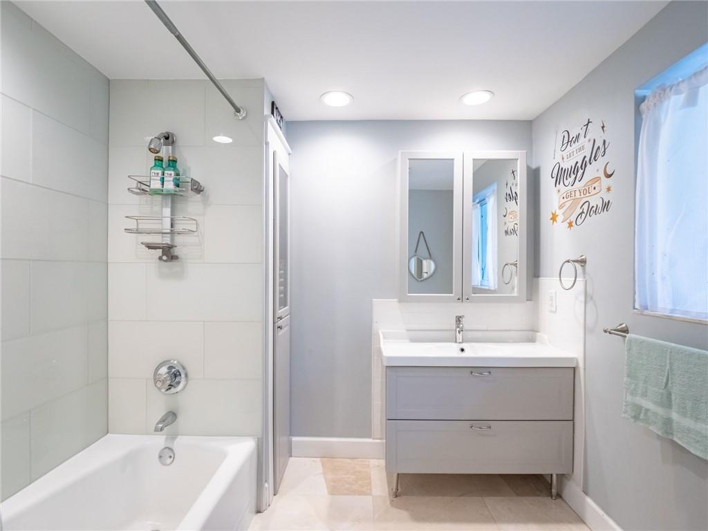 THE RIDGE AT LAUREL OAKS - Residential