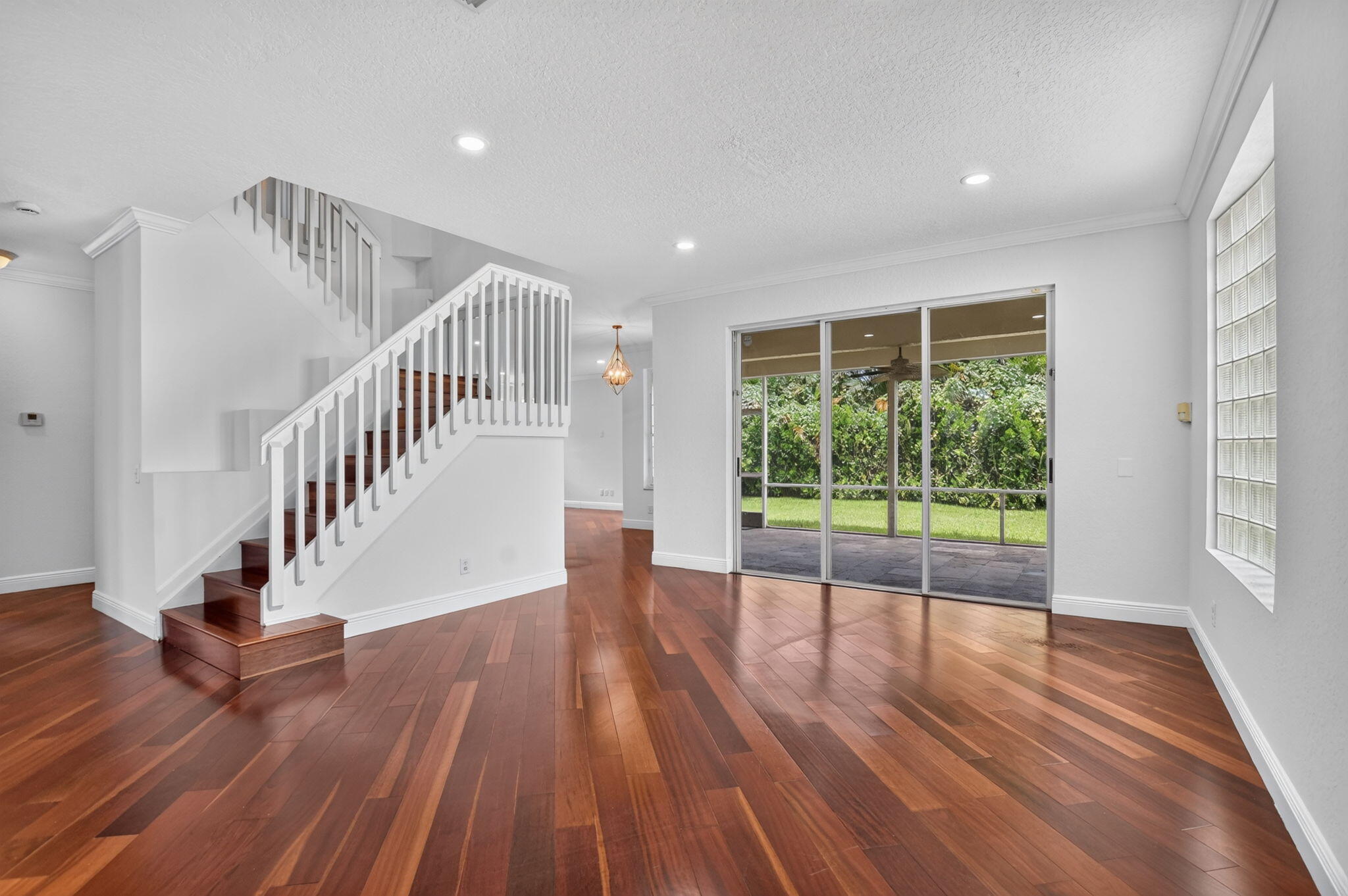 SYMPHONY BAY - Residential