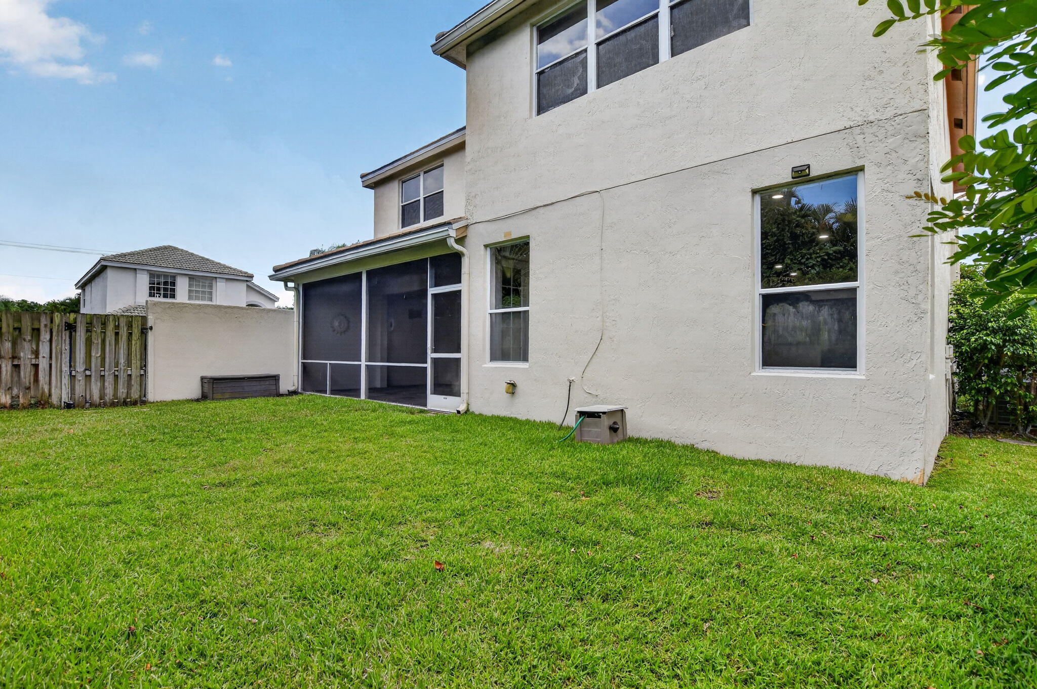 SYMPHONY BAY - Residential