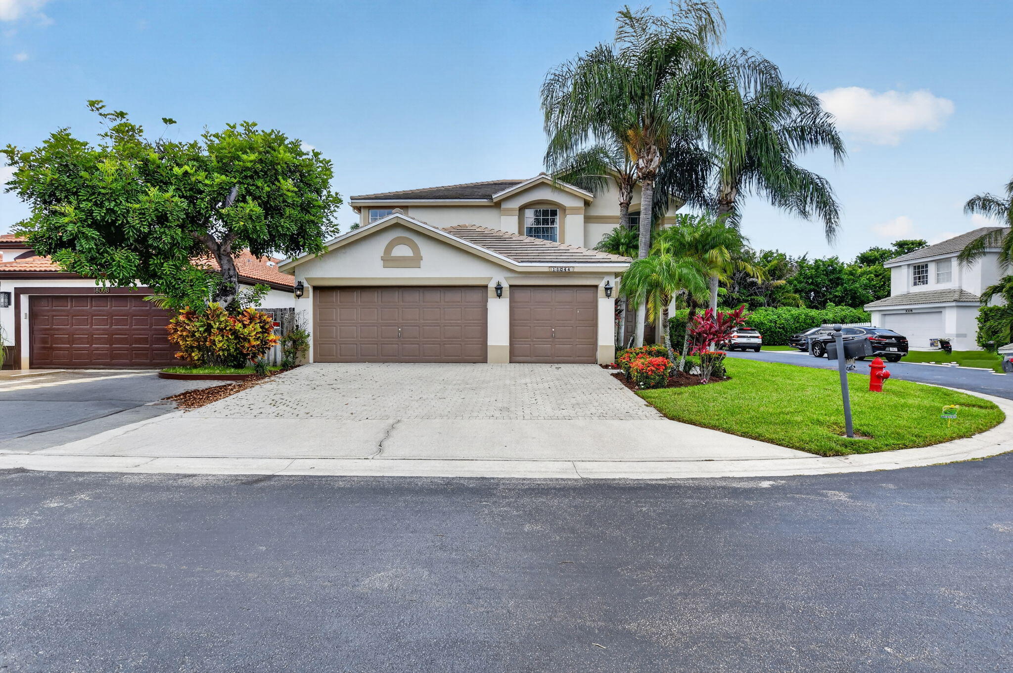 SYMPHONY BAY - Residential