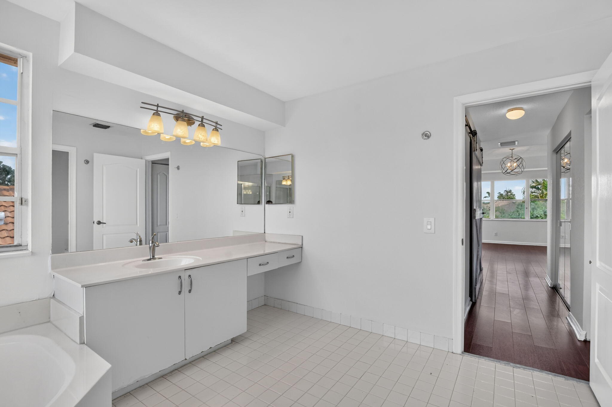 SYMPHONY BAY - Residential