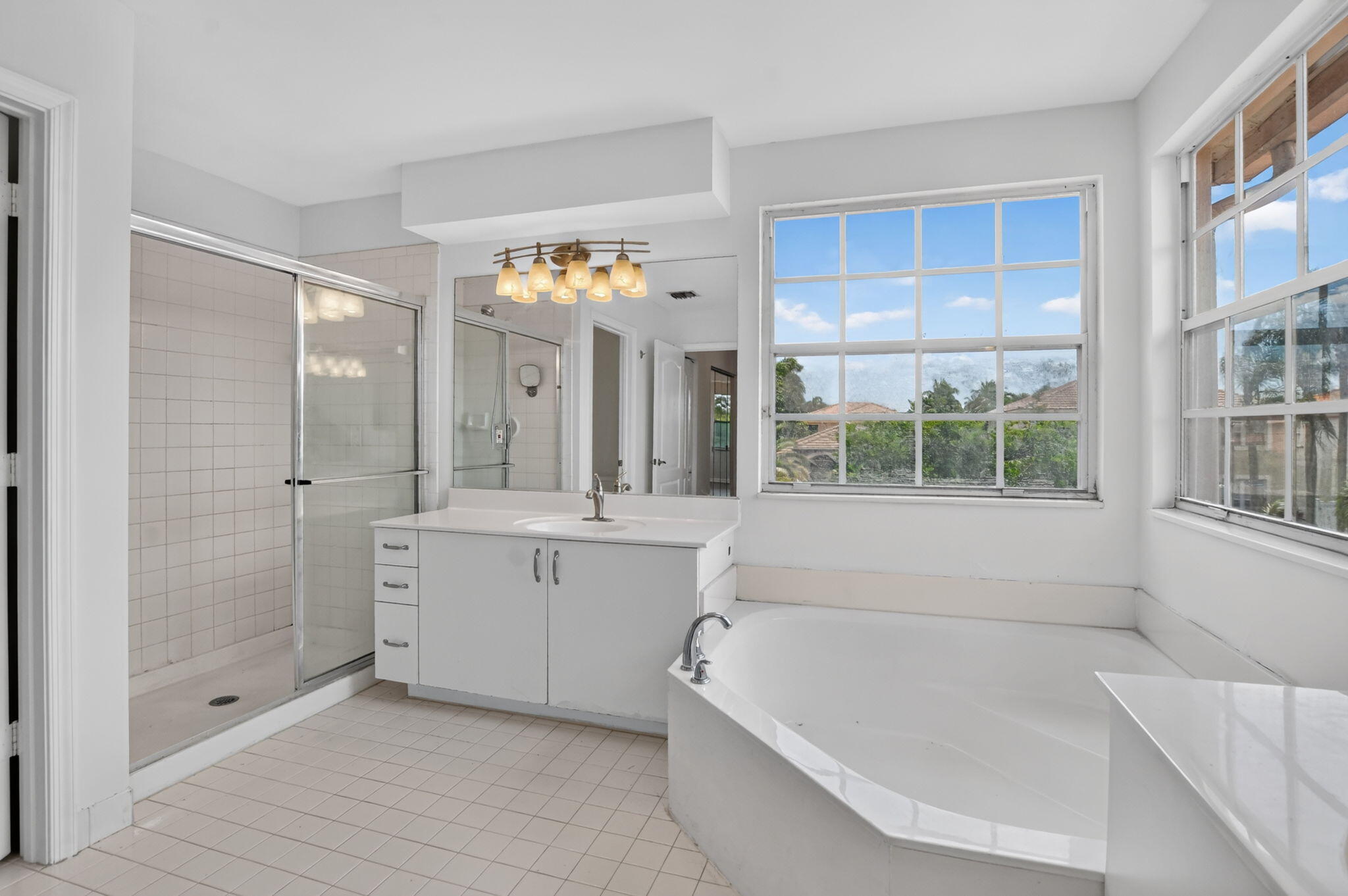 SYMPHONY BAY - Residential