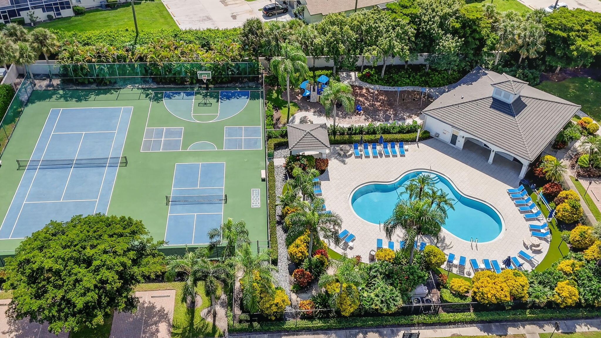 SYMPHONY BAY - Residential