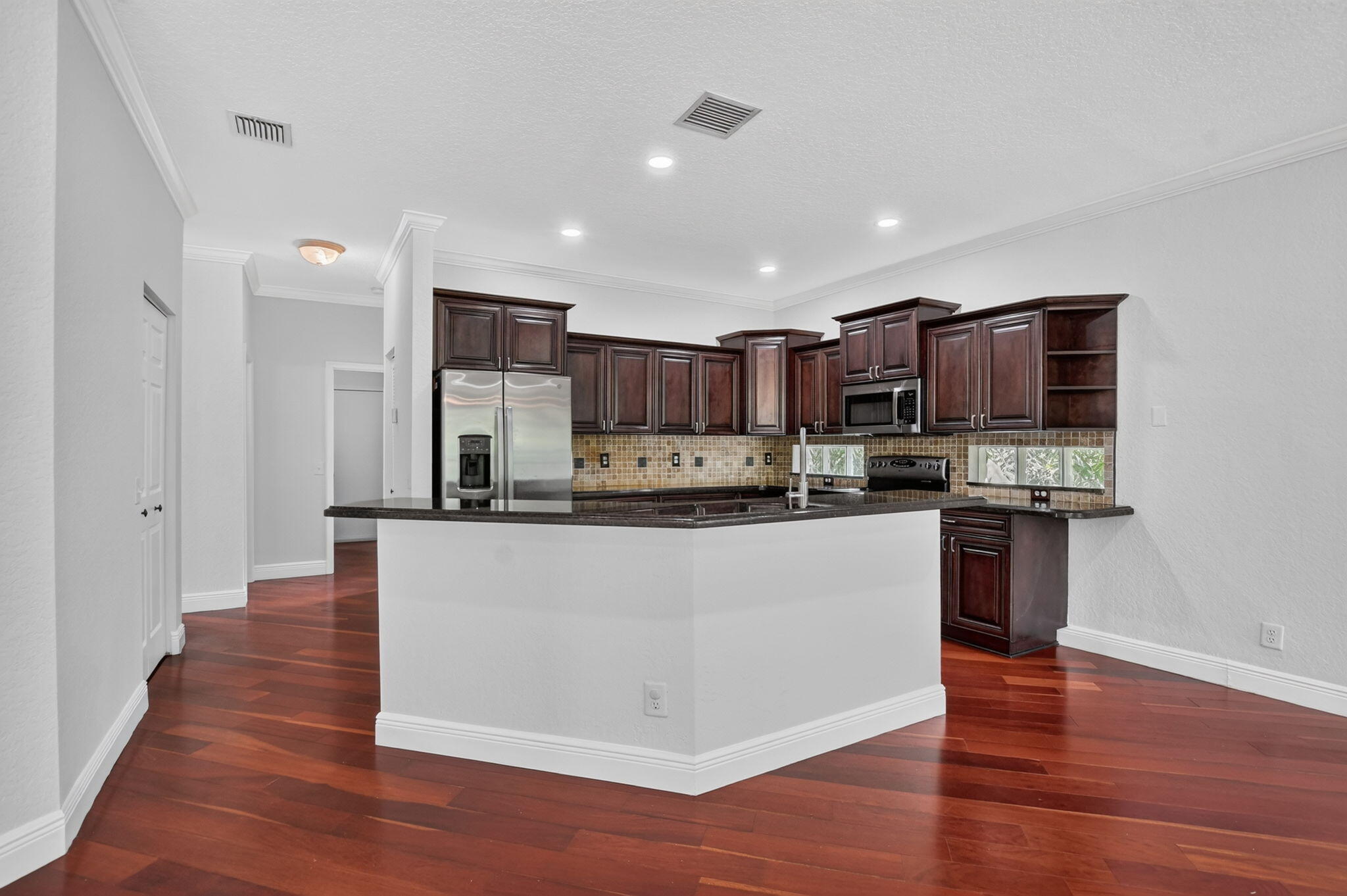 SYMPHONY BAY - Residential