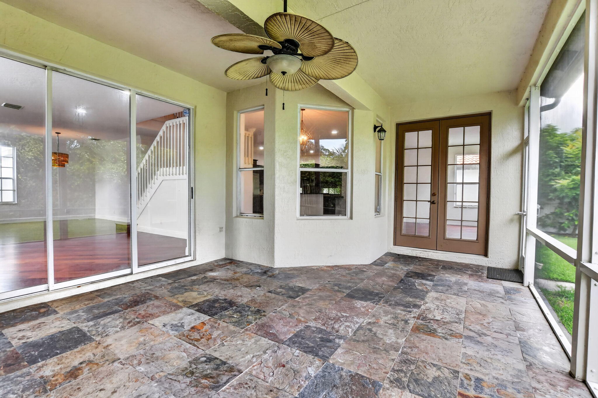SYMPHONY BAY - Residential